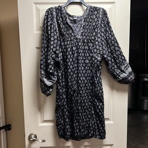 Old navy xxl patterned dress with string belt. Gently worn.